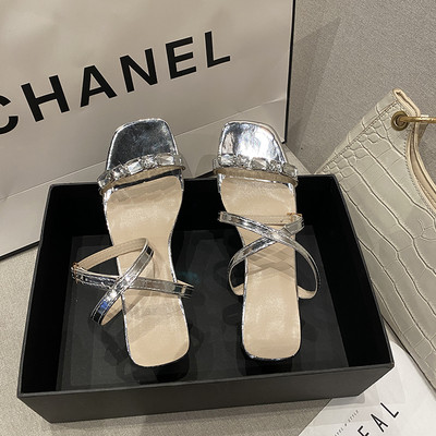 Ženske sandale s kamenčićima i petom debljine 5 cm