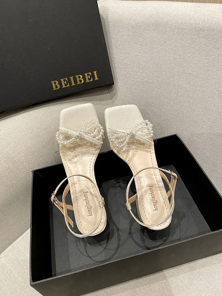 Moderne ženske sandale s perlama i petom debljine 5 cm