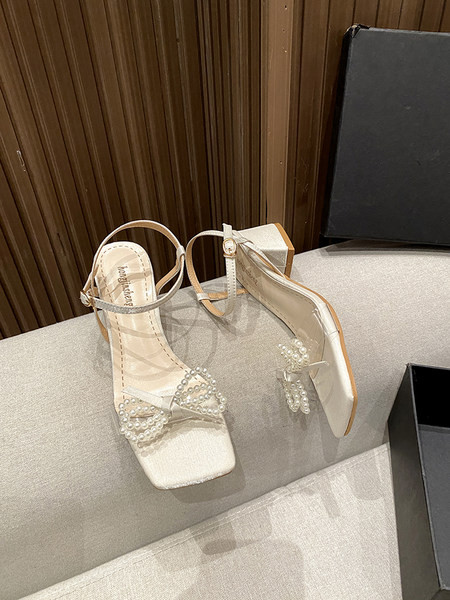 Moderne ženske sandale s perlama i petom debljine 5 cm