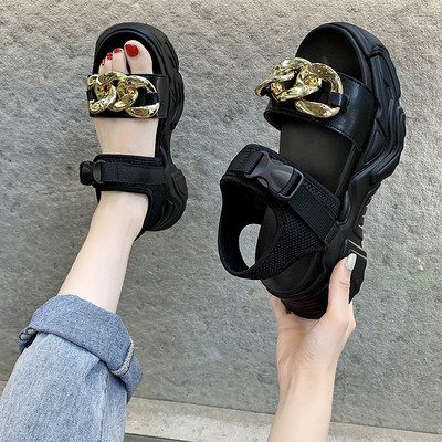 Novi model ženskih sandala sa visokim đonom i metalnim ukrasom