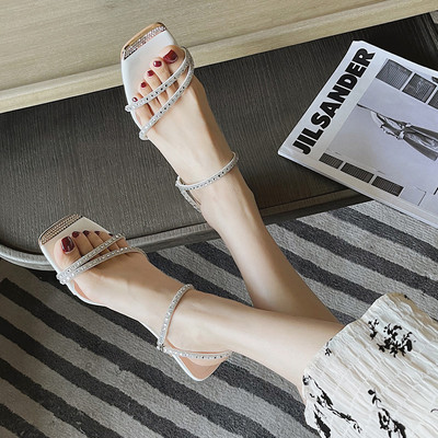 Ženske sandale sa kamenčićima u bijeloj i crnoj boji