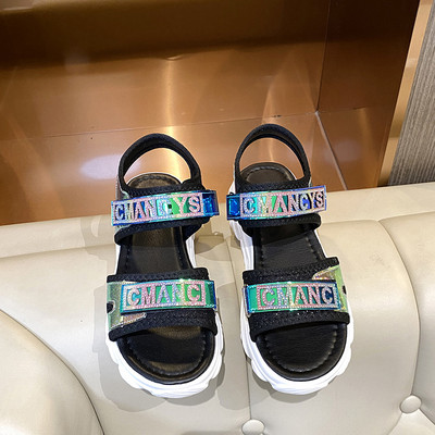 Γυναικεία casual σανδάλια με στερέωση βελκρό και γυαλιστερό αποτέλεσμα