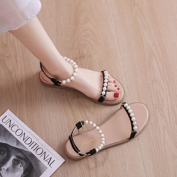 Ležerne ženske sandale s kopčom i perlama