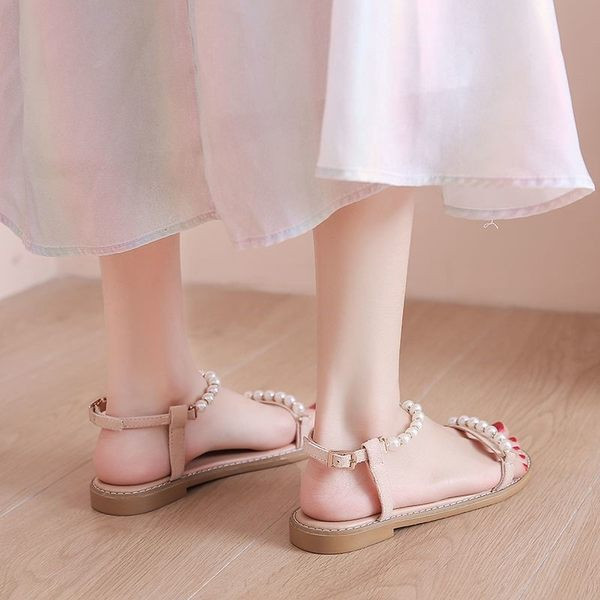 Ležerne ženske sandale s kopčom i perlama