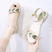 Ležerne ženske sandale od umjetne kože s ravnim potplatom