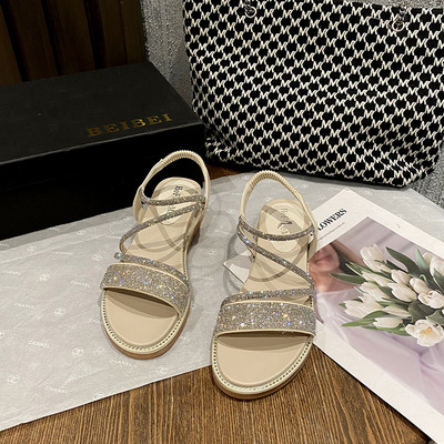 Moteriškos laisvalaikio basutės su akmenų apdaila ir plokščiu padu