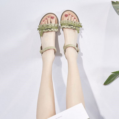 Novi model sandala sa metalnom kopčom i trakom