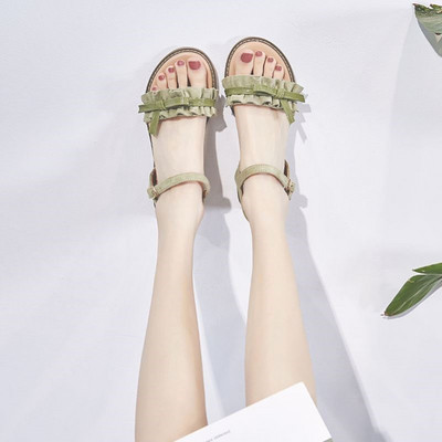 Novi model sandala sa metalnom kopčom i trakom