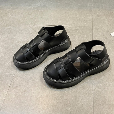 Casual γυναικεία σανδάλια κατασκευασμένα από faux δέρμα με αγκράφα και επίπεδη σόλα