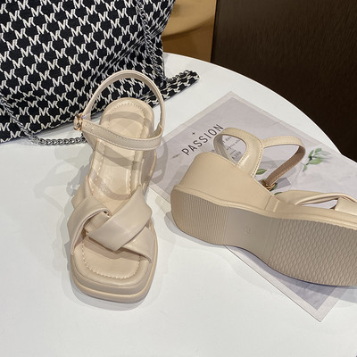 Γυναικεία έκο δερμάτινα σανδάλια με πλατφόρμα 7,5 cm