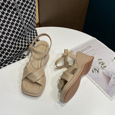 Γυναικεία έκο δερμάτινα σανδάλια με πλατφόρμα 7,5 cm