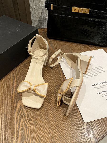 Ženske sandale s trakom i debelom niskom petom