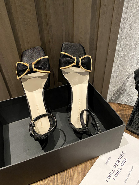 Ženske sandale s trakom i debelom niskom petom