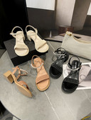 Γυναικεία έκο δερμάτινα σανδάλια με χοντρό τακούνι και πέρλες διακόσμηση