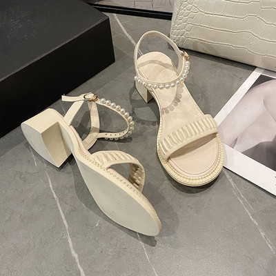 Γυναικεία έκο δερμάτινα σανδάλια με χοντρό τακούνι και πέρλες διακόσμηση