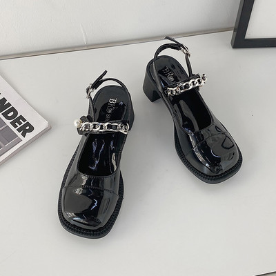 Νέο μοντέλο γυναικεία σανδάλια από οικολογικό δέρμα με αλυσίδα και αγκράφα