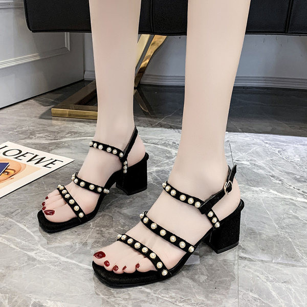 Moteriškos laisvalaikio basutės storu kulnu ir perlais