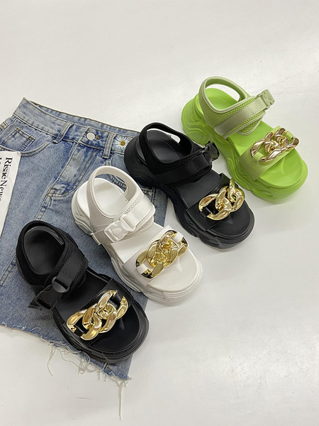 Ležerne ženske sandale sa metalnim lancem