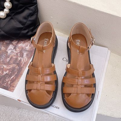 Casual γυναικεία σανδάλια από faux δέρμα με επίπεδη σόλα και αγκράφα