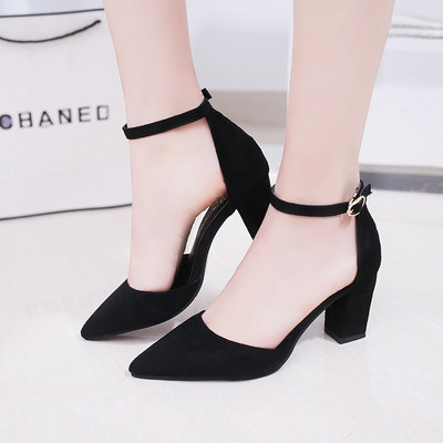 Νέο μοντέλο σανδάλια με μοντέλο - μυτερό μοντέλο