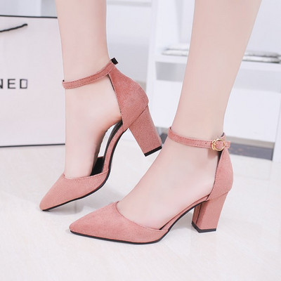 Νέο μοντέλο σανδάλια με μοντέλο - μυτερό μοντέλο