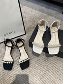 Μοντέρνα γυναικεία σανδάλια με μαργαριτάρια και χαμηλό τακούνι 4,5 cm