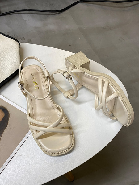 Ženske kožne sandale na petu debljine 4,5 cm