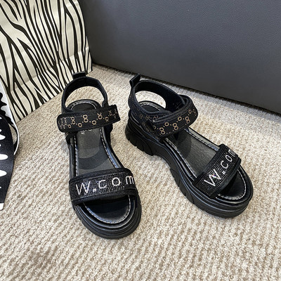 Casual γυναικεία σανδάλια με λουράκια βελκρό και πλατφόρμα 5,5 cm