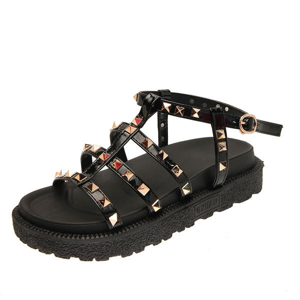 Ženske sandale sa zakovicama u dvije boje