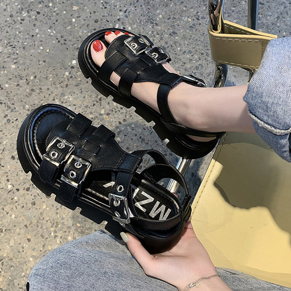 Novi model ženskih kožnih sandala sa kopčama i grubim đonom