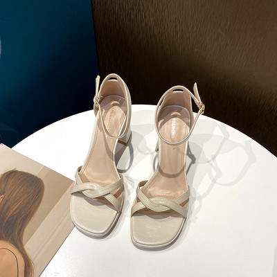 Μοντέρνα γυναικεία σανδάλια με τακούνι  8 cm και αγκράφα 