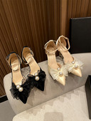 Μοντέρνα γυναικεία σανδάλια με κορδέλα και πέρλες