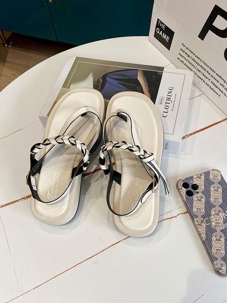 Ležerne ženske sandale s ravnim potplatom između prstiju