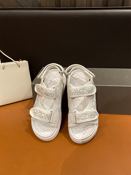 Γυναικεία casual σανδάλια με με velcro στερέωση και επίπεδη σόλα