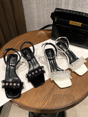 Μοντέρνα γυναικεία σανδάλια μεπέρλες και τούλι