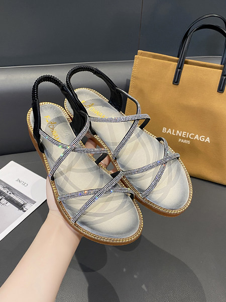 Moderne ženske sandale sa kamenčićima i ravnim đonom