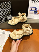 Casual γυναικεία σανδάλια κατασκευασμένα από faux δέρμα με επίπεδη σόλα