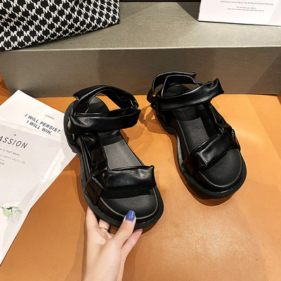 Casual γυναικεία σανδάλια κατασκευασμένα από faux δέρμα με επίπεδη σόλα