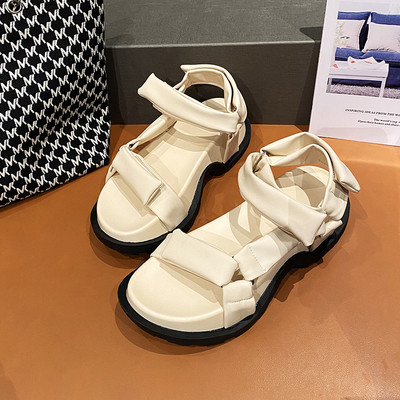 Casual γυναικεία σανδάλια κατασκευασμένα από faux δέρμα με επίπεδη σόλα