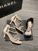 Μοντέρνα γυναικεία σανδάλια με πέτρινη διακόσμηση και χαμηλό τακούνι 6,5 cm