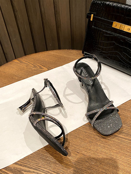 Moderne ženske sandale sa sjajnim česticama i ukrasnim kamenčićima