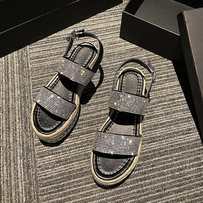 Casual γυναικεία σανδάλια με πέτρινη διακόσμηση και πλατφόρμα 6 cm