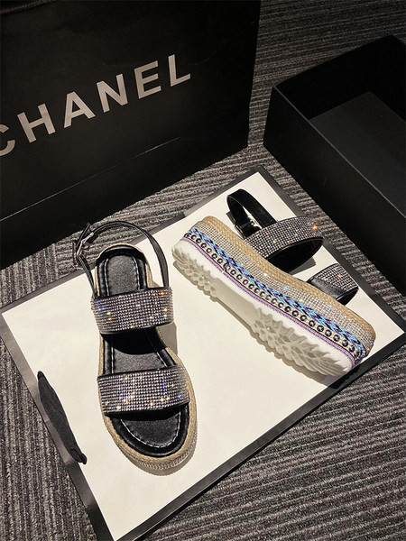 Casual γυναικεία σανδάλια με πέτρινη διακόσμηση και πλατφόρμα 6 cm