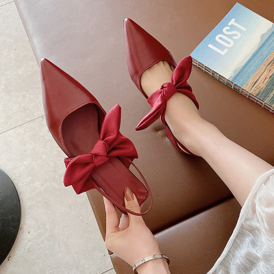 Καθημερινά σανδάλια με τακούνι και κορδέλα