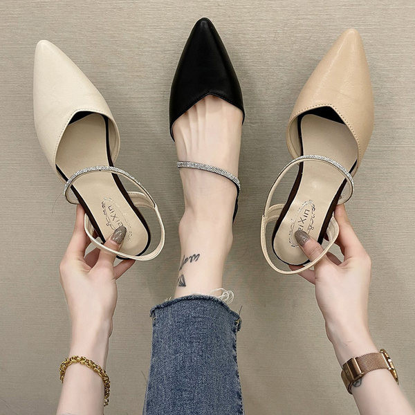 Γυναικεία καθημερινά σανδάλια με διακοσμητικές πέτρες - μυτερό  μοντέλο