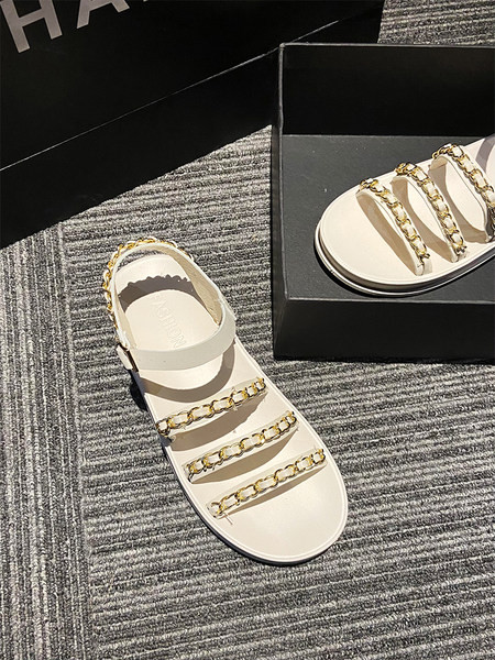 Ležerne ženske sandale s metalnim lancima i ravnim potplatom