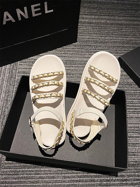 Ležerne ženske sandale s metalnim lancima i ravnim potplatom