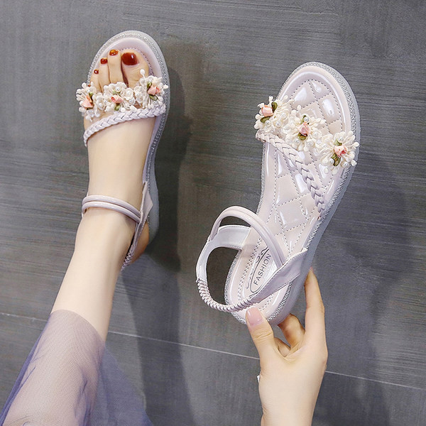 Ležerne ženske sandale s 3D elementima cvijeća u bijeloj i zelenoj boji