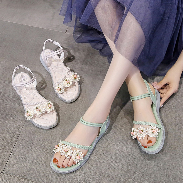 Ležerne ženske sandale s 3D elementima cvijeća u bijeloj i zelenoj boji