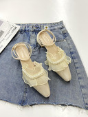 Μοντέρνα γυναικεία σανδάλια σε μπεζ χρώμα και διακόσμηση με πέρλες